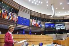  Ursula von der Leyen at the podium